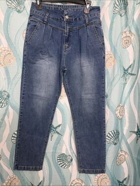 Pleated High-Rise Boyfriend Jeans in Medium Blue